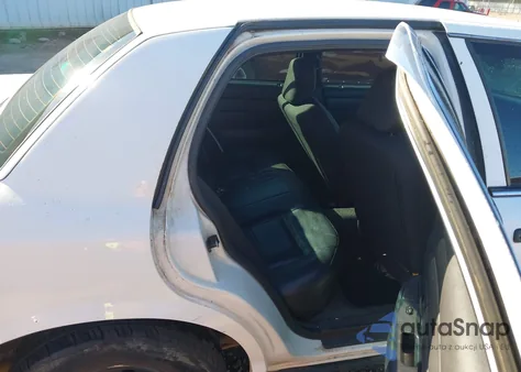 2008 Ford Crown Victoria Police/Police Interceptor z USA, uszkodzony, nr VIN 2FAFP71V98X154945